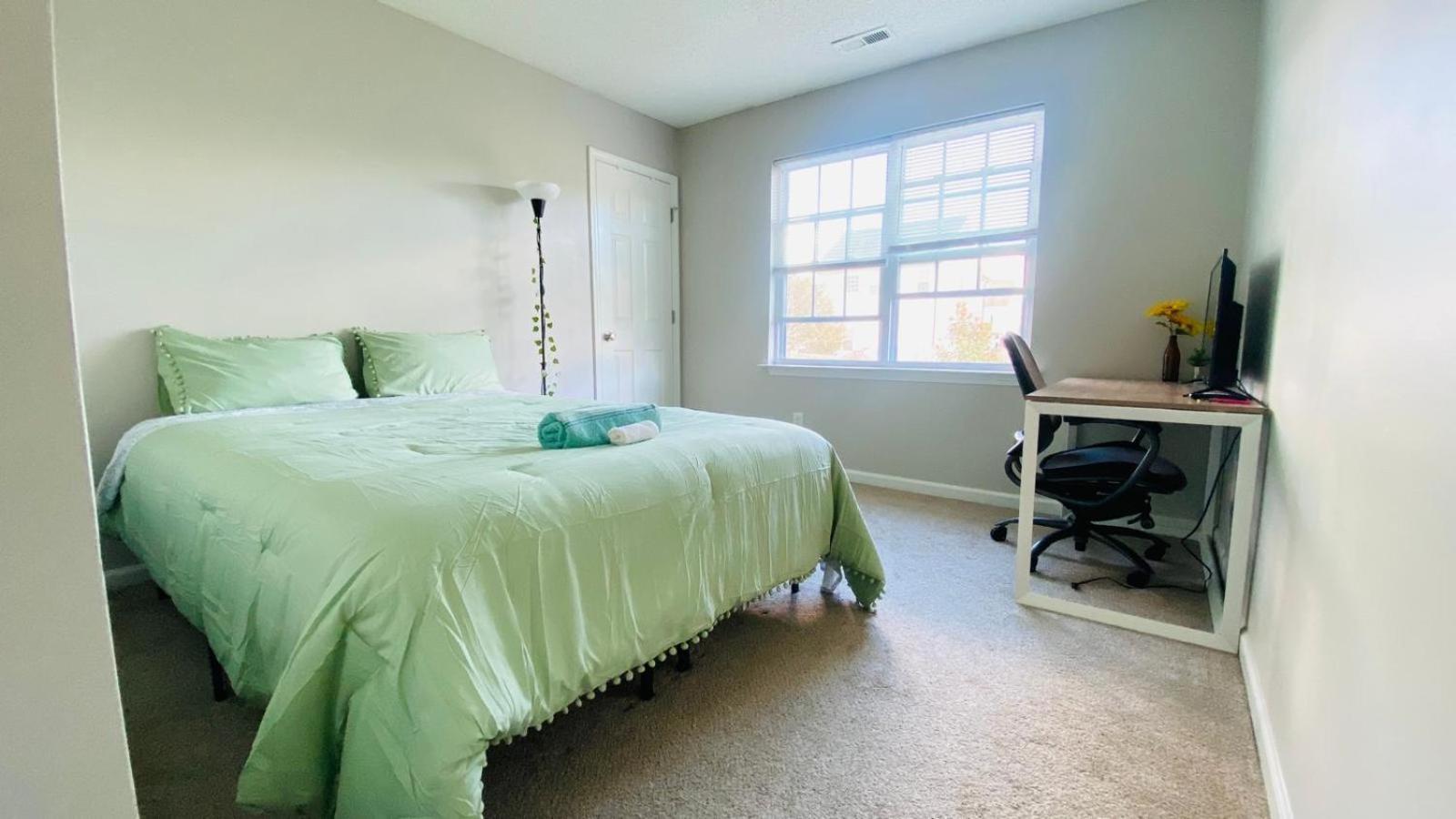 Spacious Room With Shared Bathroom Raleigh Luaran gambar